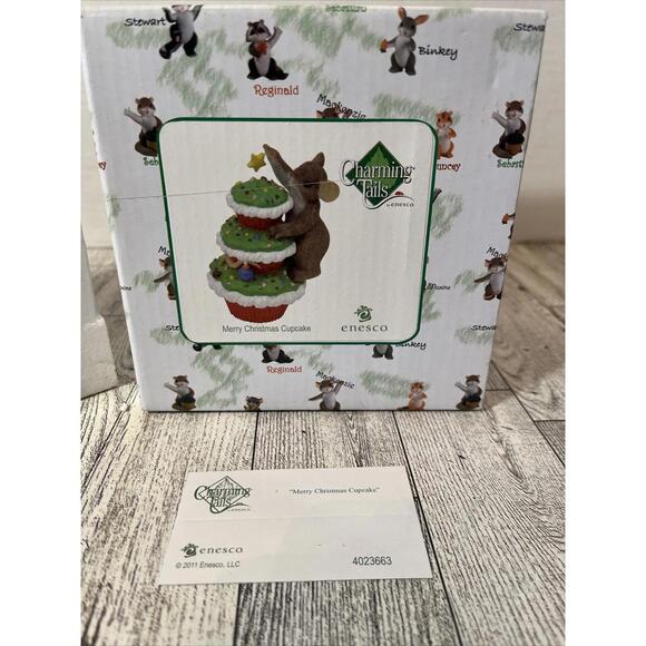 2011 Charming Tails by Enesco "Merry Christmas Cupcake" resin figurine SEALED - Picture 1 of 5